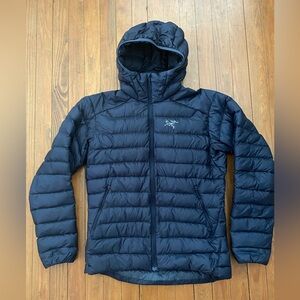 Arc’teryx Mens Cerium Lt Hoody Small Black Saphire